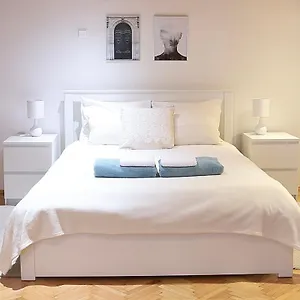 Christie's Downtown Apartment Budapest